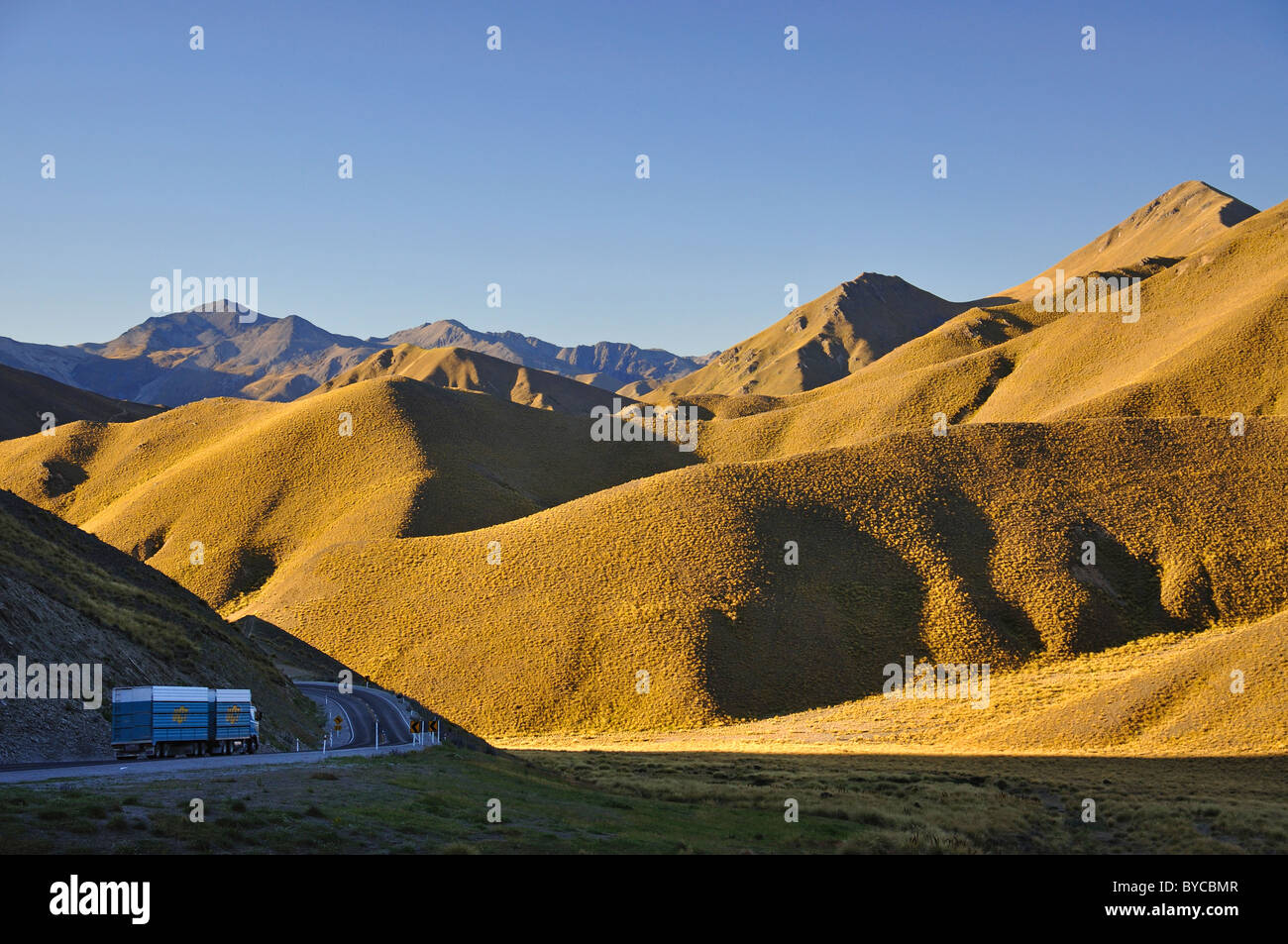 Lindis Pass al tramonto di Central Otago, Regione di Otago, Isola del Sud, Nuova Zelanda Foto Stock