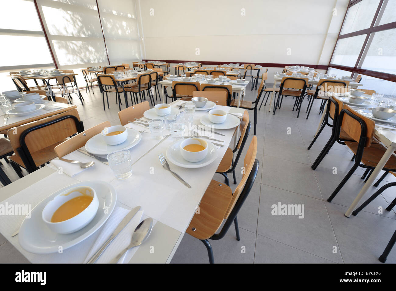 Svuotare mensa scolastica Foto Stock