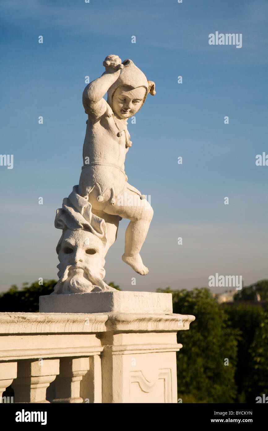Vienna - mese statua dal parco del palazzo del Belvedere Foto Stock