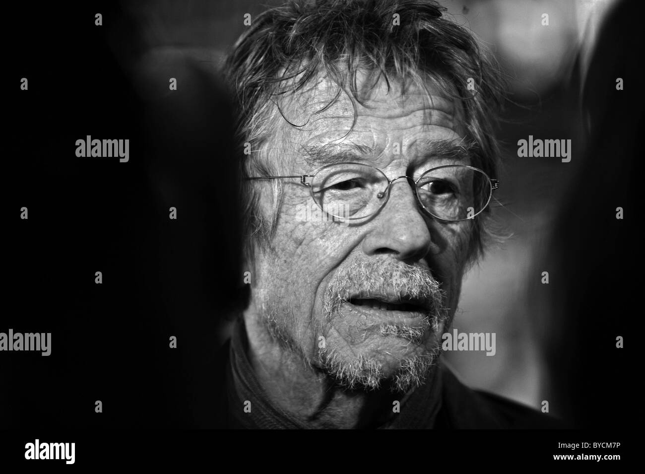 Premier speciale del nuovo film Brighton Rock a Brighton il Duca di York del cinema - Una delle stelle John Hurt arriva Foto Stock