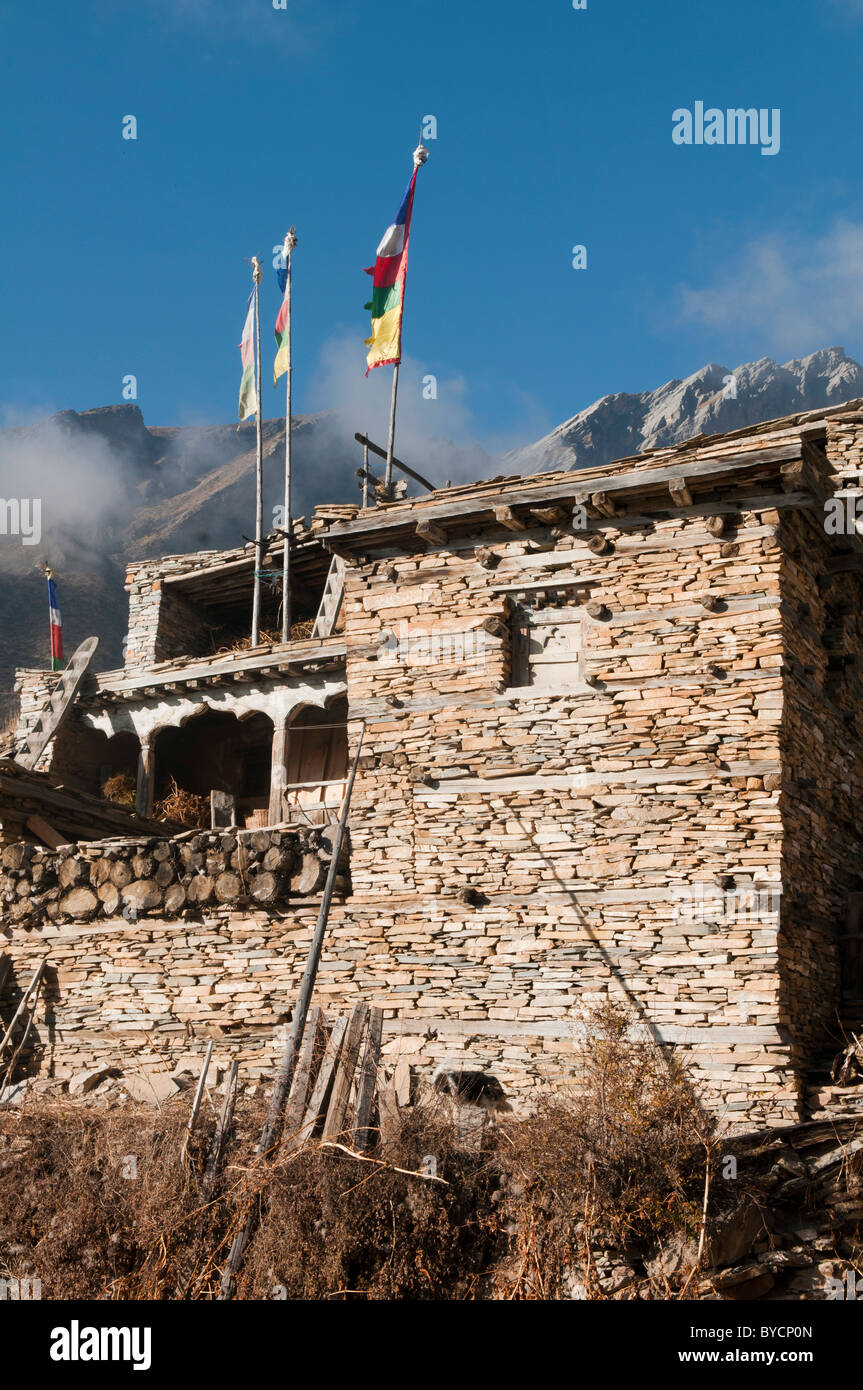 Case di pietra nel tradizionale villaggio tibetano di Ghyaru nel Mustang Annapurna regione del Nepal Foto Stock