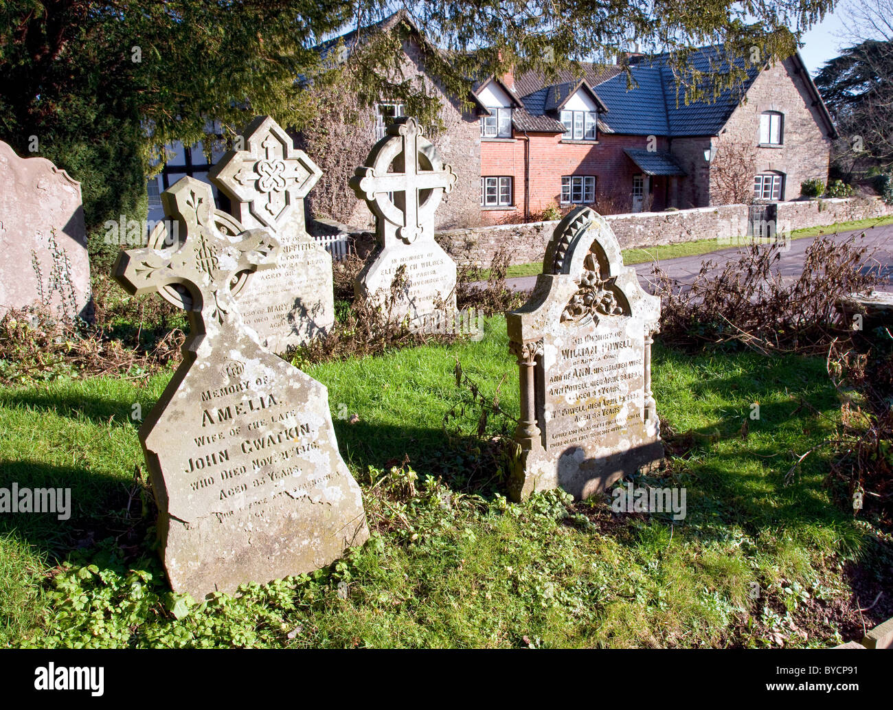 Ornano le lapidi del cimitero di Kilpeck Norman chiesa parrocchiale vicino a Hereford in Inghilterra Foto Stock