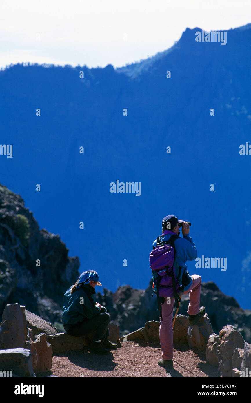 Escursionista al Roque de los Muchachos, La Palma Isole Canarie Spagna Foto Stock