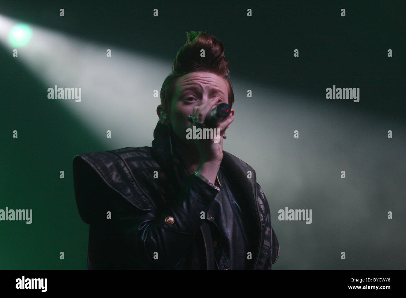 La Roux performing live durante il primo giorno del Optimus Alive Festival di Lisbona, Portogallo. Foto Stock