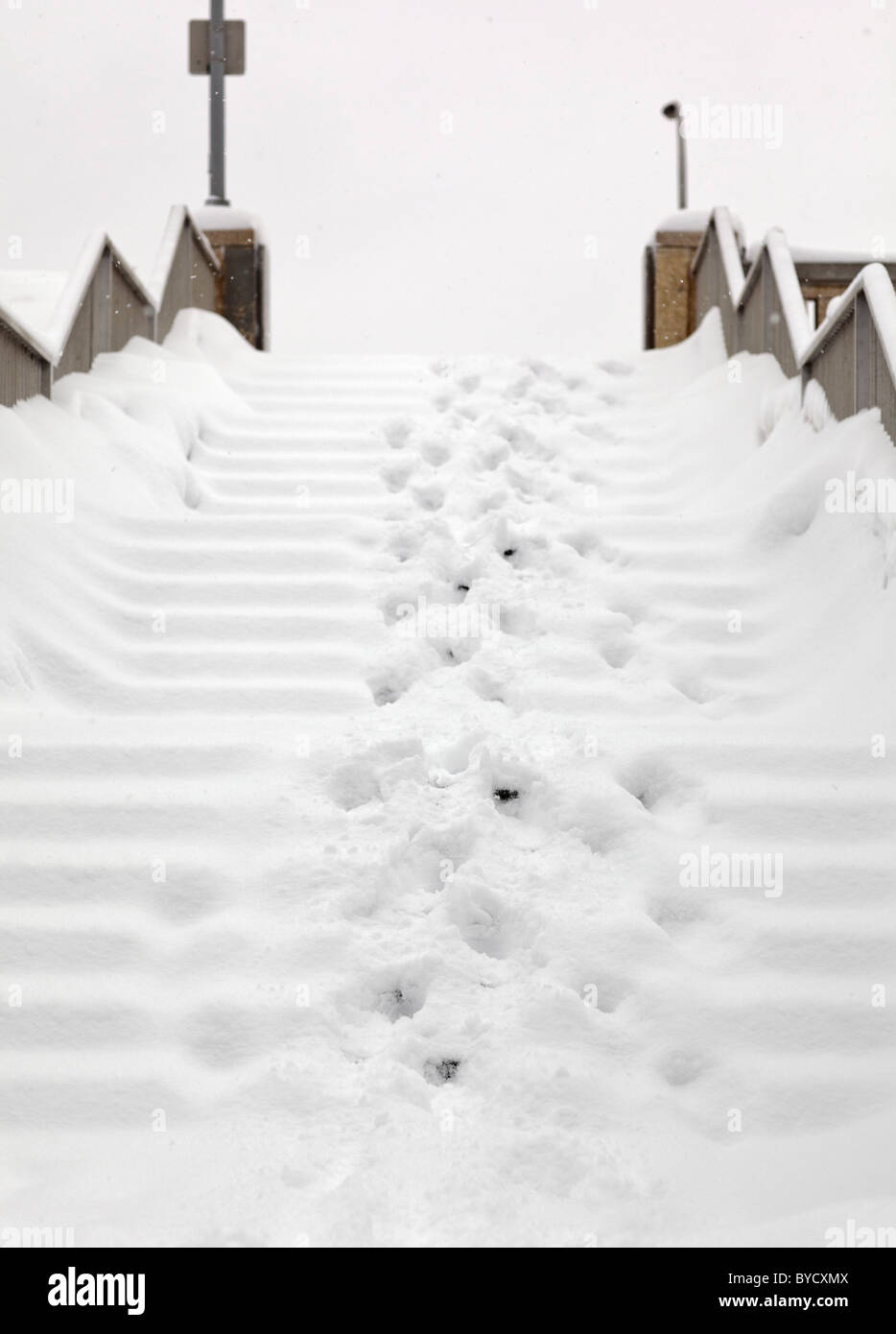 Scala esterna coperta di neve, Winnipeg, Manitoba, Canada Foto Stock