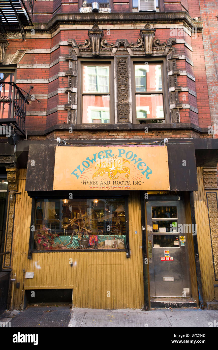 Flower Power sulla 9th Street nell'East Village di New York City, Stati Uniti d'America Foto Stock