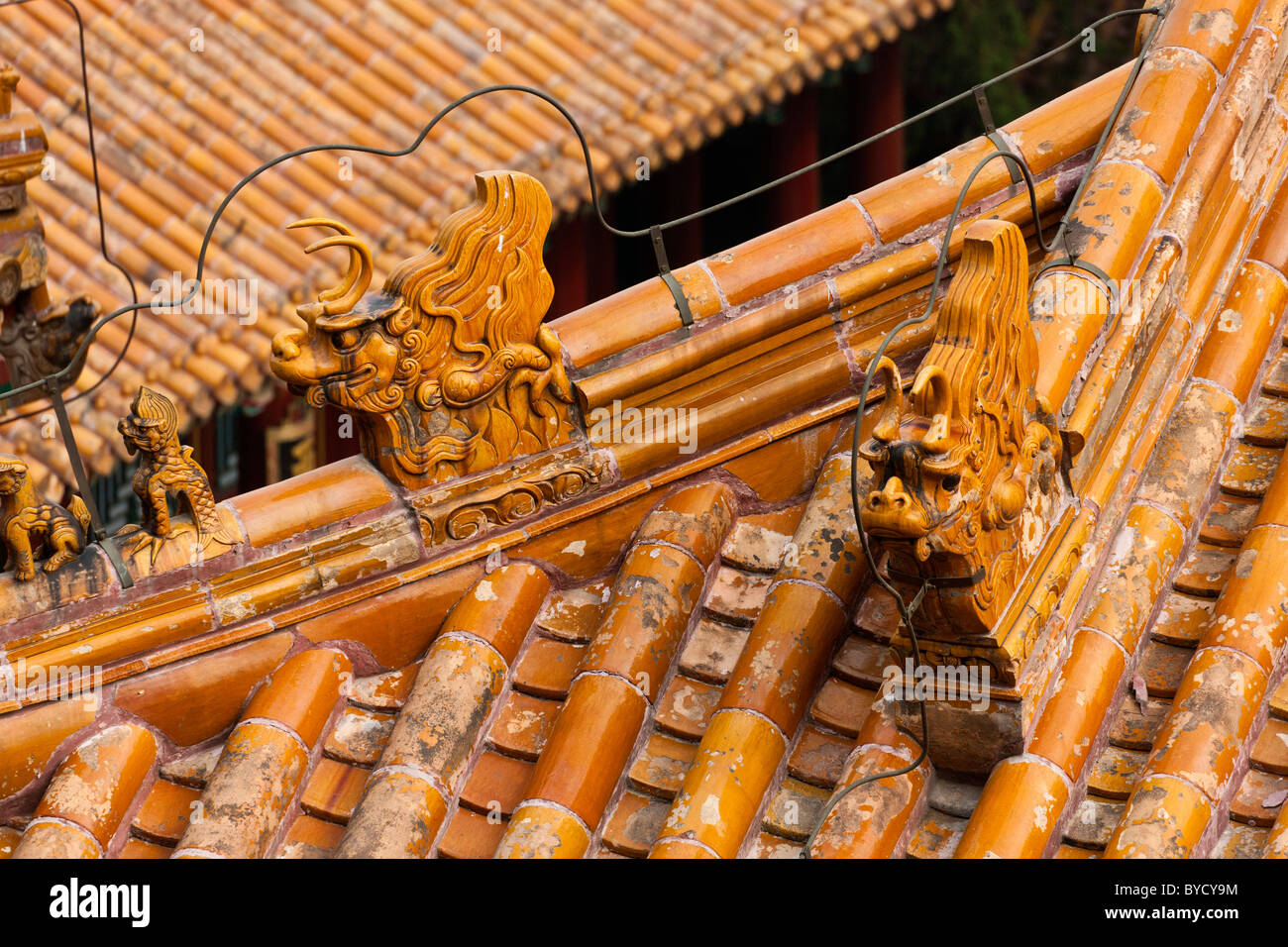 Oro tetto di tegole del nuovo Palazzo Estivo, Yiheyuan, Pechino, Cina. JMH4812 Foto Stock