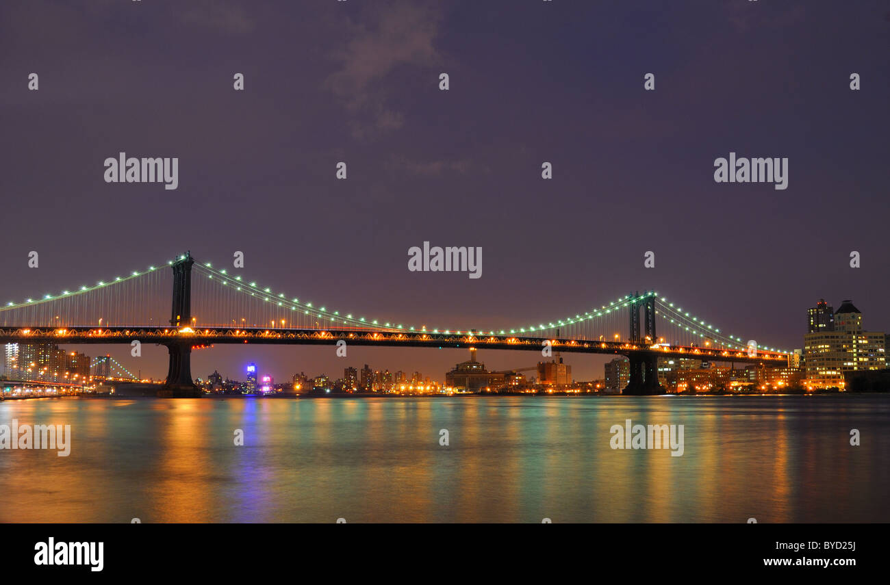 Il Manhattan Bridge spanning l'East River a New York City Foto Stock