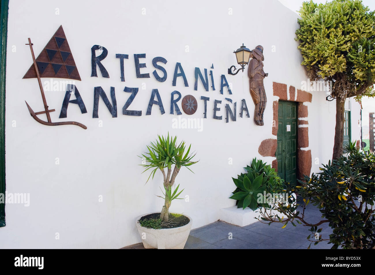 Arts & Crafts Store in una casa delle Canarie, Teguise, Lanzarote, Isole Canarie, Spagna, Europa Foto Stock
