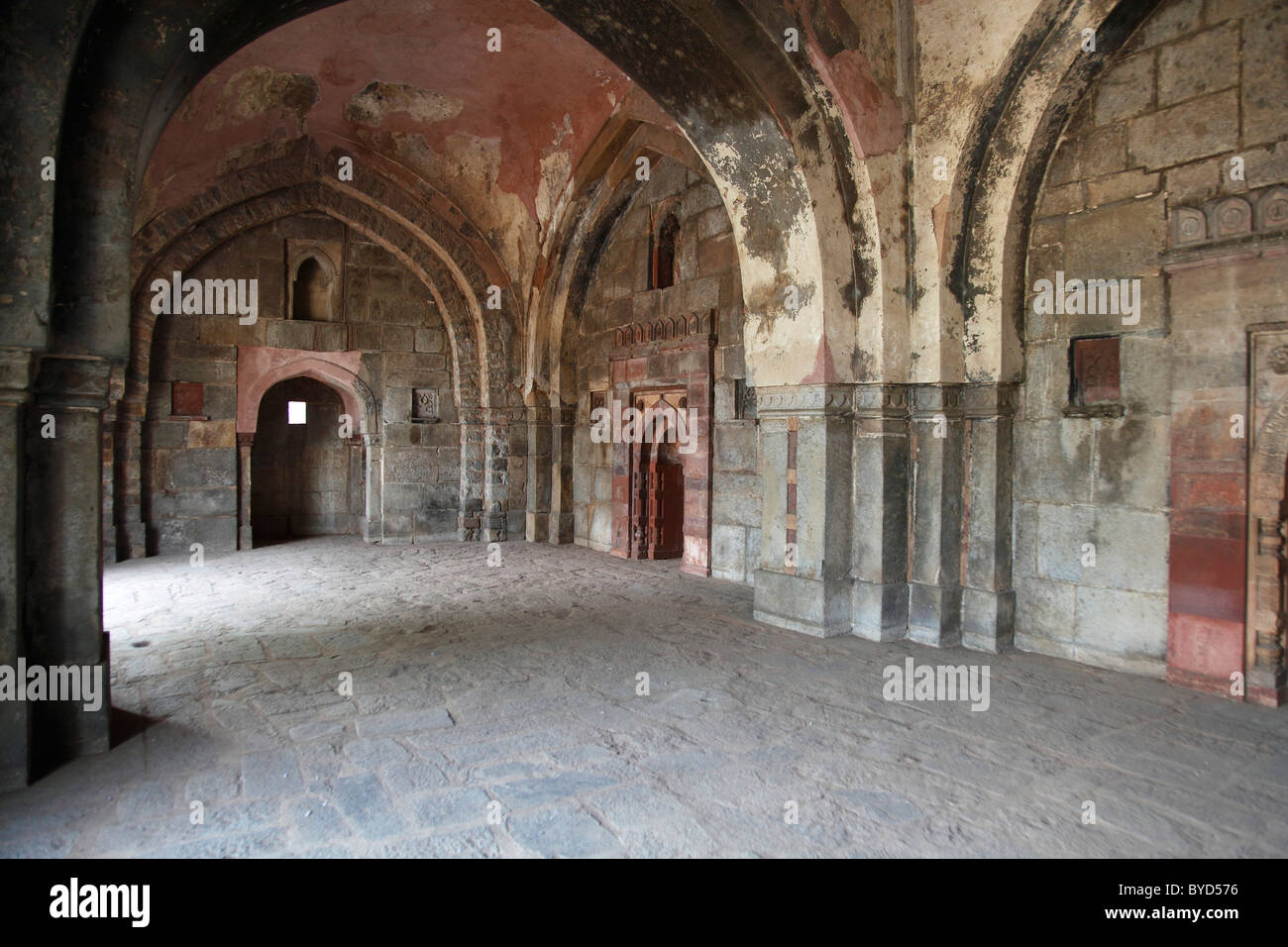 Isa Khan tomba, parte di la tomba di Humayun complessa, luogo di sepoltura di Muhammad Nasiruddin Humayun, seconda riga dell'Impero Mughal di Foto Stock