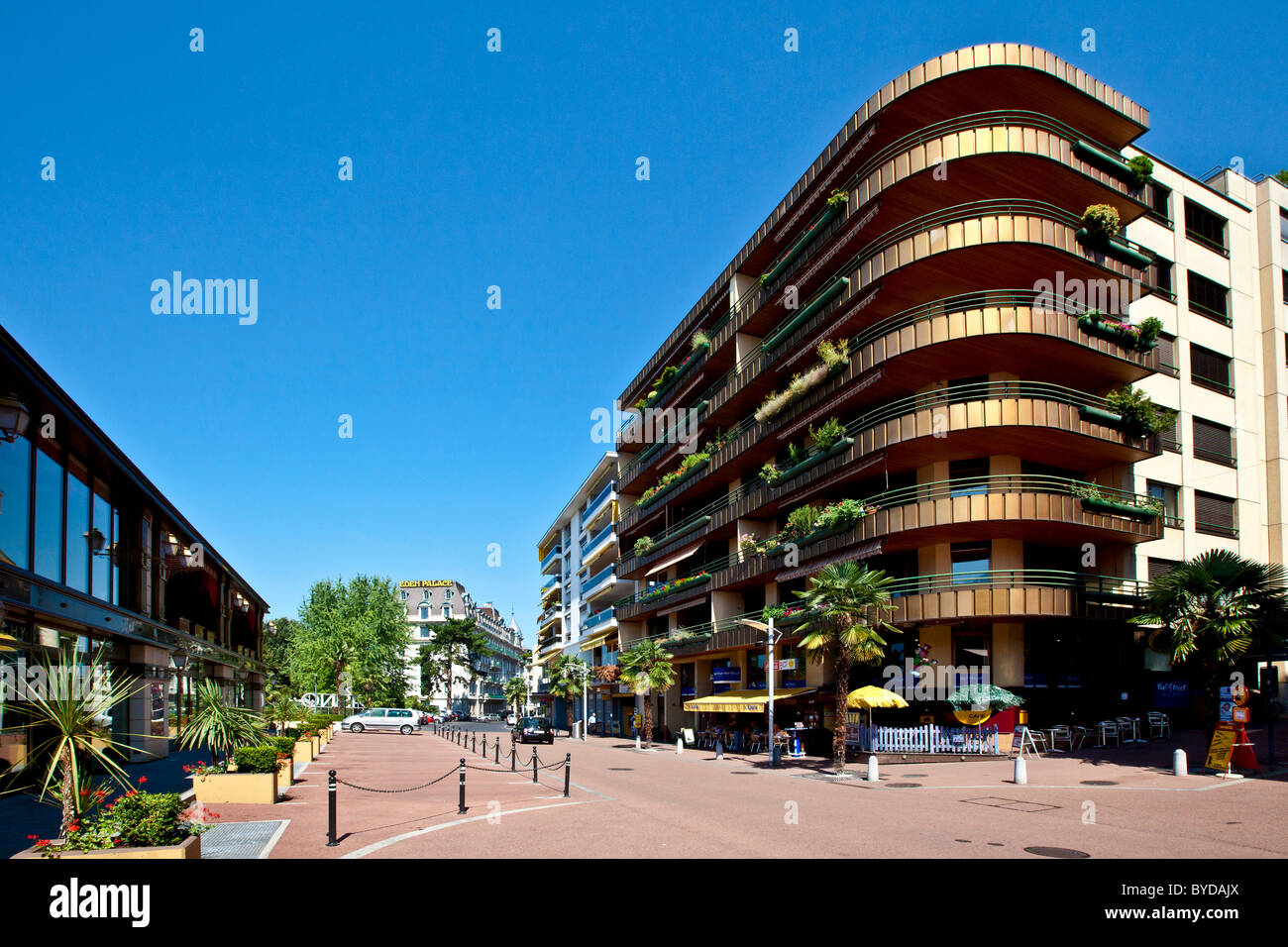 Rue du Theatre, Eden Palace Hotel sul retro, Montreux, Canton Vaud, Svizzera, Europa Foto Stock