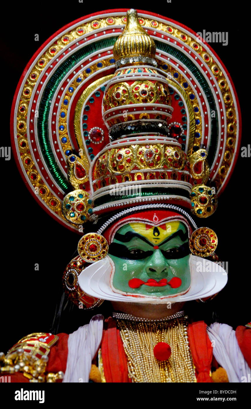 Kathakali, Kathakai ballerino di danza del tempio, Kerala Kathakali Centre, Kochi, Ernakulam, Fort Cochin, Vypan, Ochanathuruthu, India Foto Stock