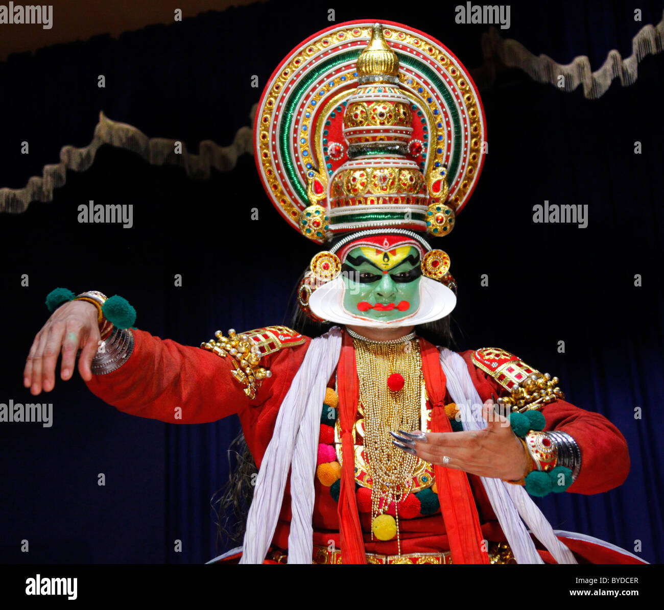 Kathakali, Kathakai ballerino di danza del tempio, Kerala Kathakali Centre, Kochi, Ernakulam, Fort Cochin, Vypan, Ochanathuruthu, India Foto Stock
