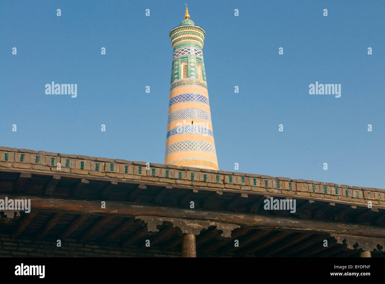 Minareto a Ichon-Qala Fortezza, Khiva, Uzbekistan in Asia centrale Foto Stock