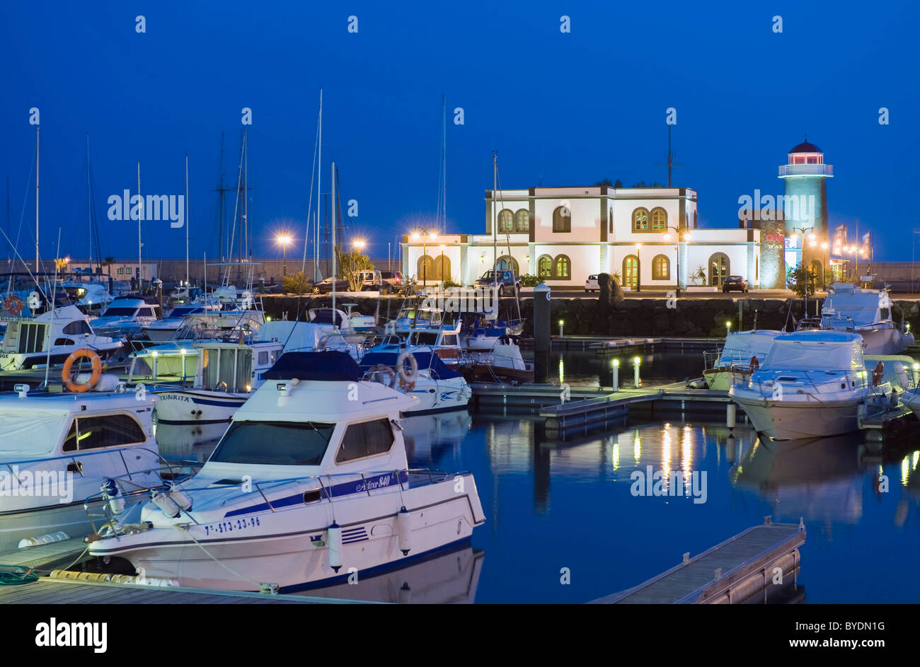 Le barche nel porto di notte, Marina Rubicon, Playa Blanca, Lanzarote, Isole Canarie, Spagna, Europa Foto Stock