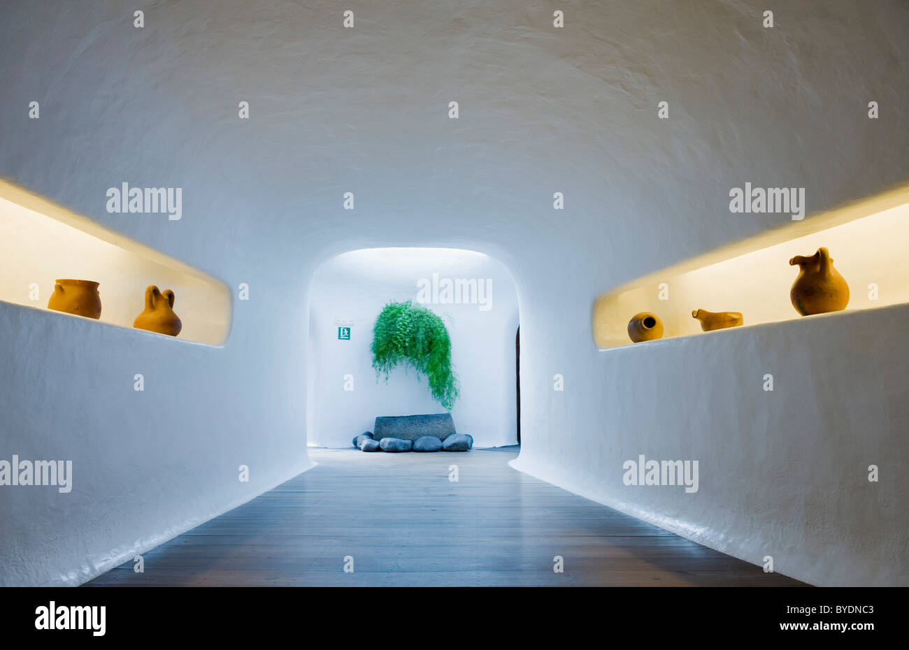 Interno del Mirador del Rio, costruita dall'artista Cesar Manrique, Lanzarote, Isole Canarie, Spagna, Europa Foto Stock