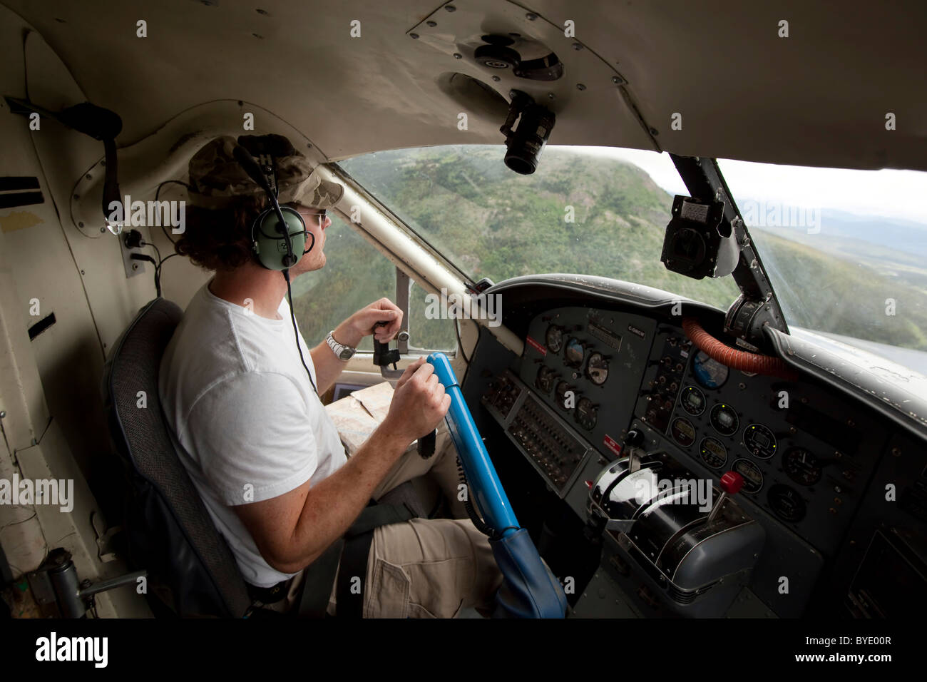 Il progetto pilota in cabina di pilotaggio del piano bush, float plane de Havilland Canada DHC-3 lontra, Yukon Territory, Canada Foto Stock