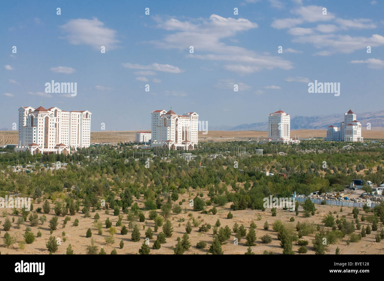 Edifici moderni di Aşgabat, del Turkmenistan, dell'Asia centrale Foto Stock