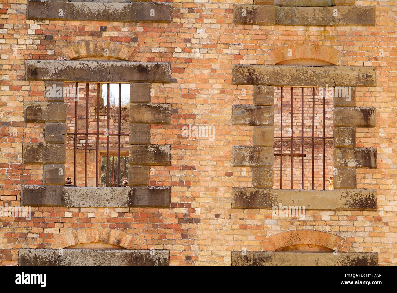 Windows nel penitenziario presso il sito storico di Port Arthur, Tasmania, Australia Foto Stock