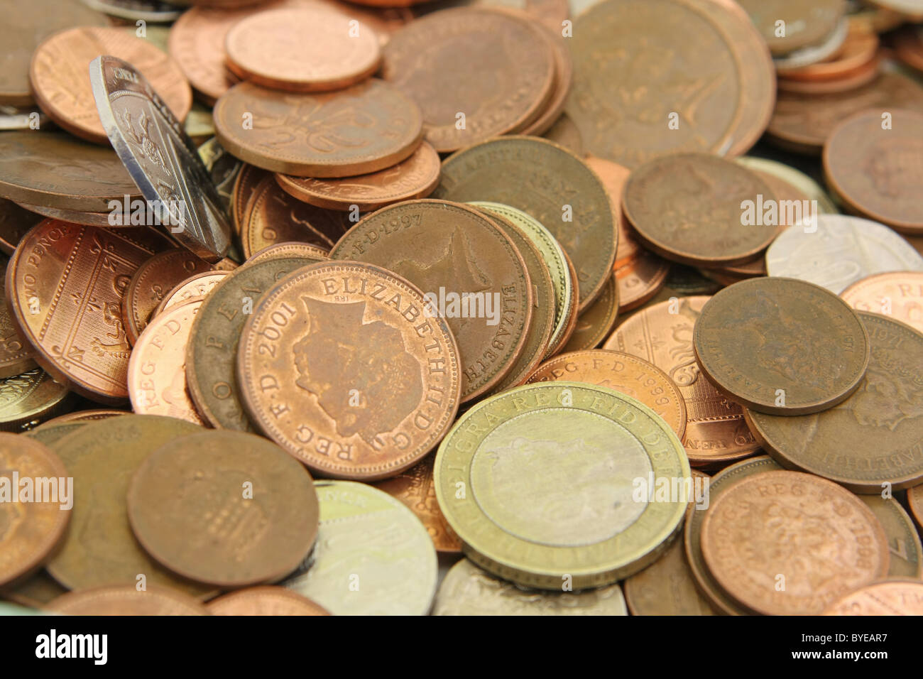 Una ridda di sterling monete Foto Stock