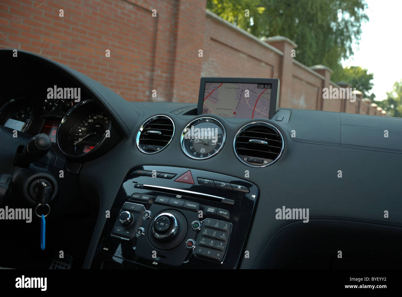 Peugeot RCZ 2.0 HDi - MY 2010 - blu metallizzato - popolari francesi, coupe Auto sportiva - vista interna Foto Stock