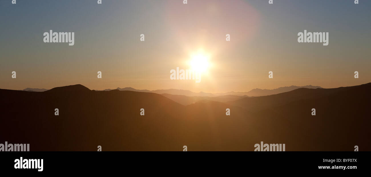 Dante's View all'alba nel Parco Nazionale della Valle della Morte, CALIFORNIA, STATI UNITI D'AMERICA Foto Stock