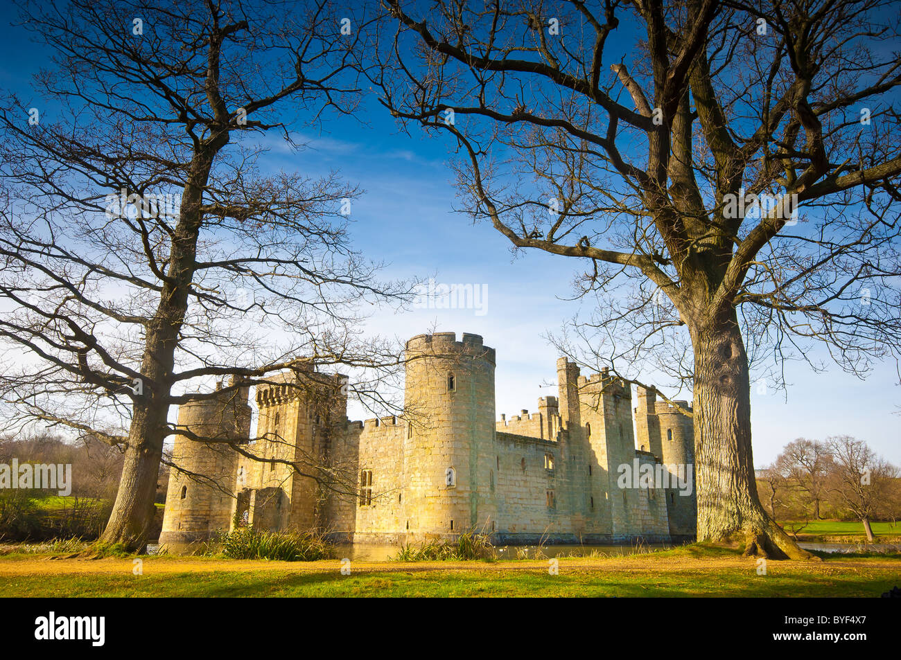 Castle,sussex,Kent,l'Inghilterra,uk,l'Europa,centro storico,beauty,l'inverno,sun,blu,SKY,nessuno,vuota,moat,fortificazione,torretta,wall,inta Foto Stock