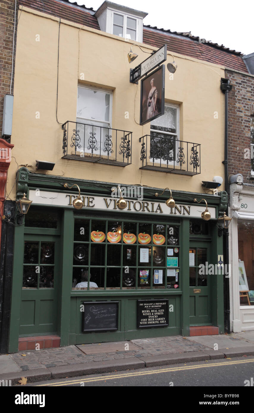 Il Victoria Inn public house sulla collina luogo, Richmond Upon Thames, Surrey, Regno Unito. Foto Stock