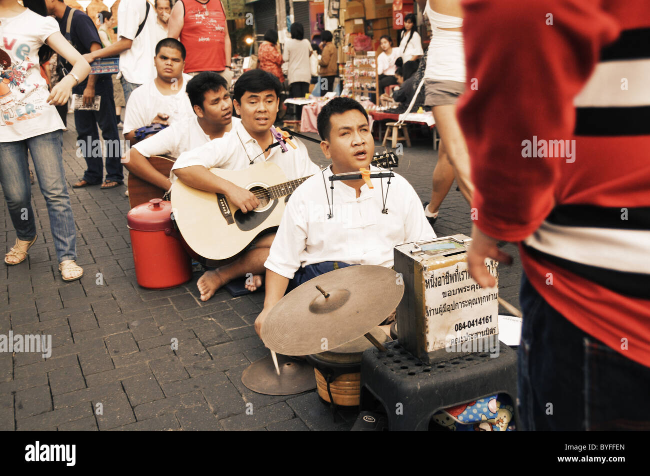 Tonica ritratto di una banda di cieco Thai musicisti di strada Foto Stock
