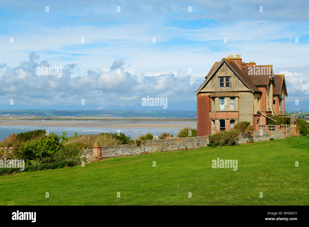 Decadimento Seafield House on the cliff Condino, Devon, Inghilterra. Foto Stock