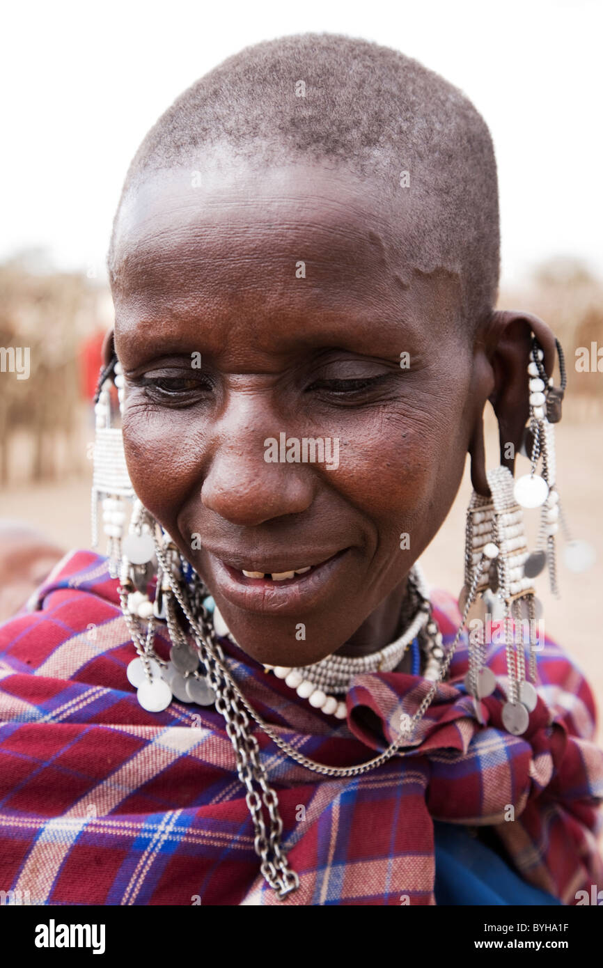 Masai donna nel nord-est della Tanzania, Africa Foto Stock