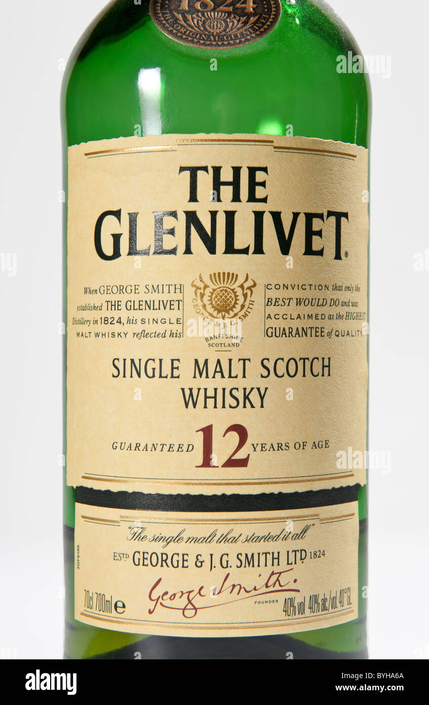 L'etichetta su una bottiglia di Glenlivet single malt Scotch whisky realizzato in Scozia Banffshire Foto Stock