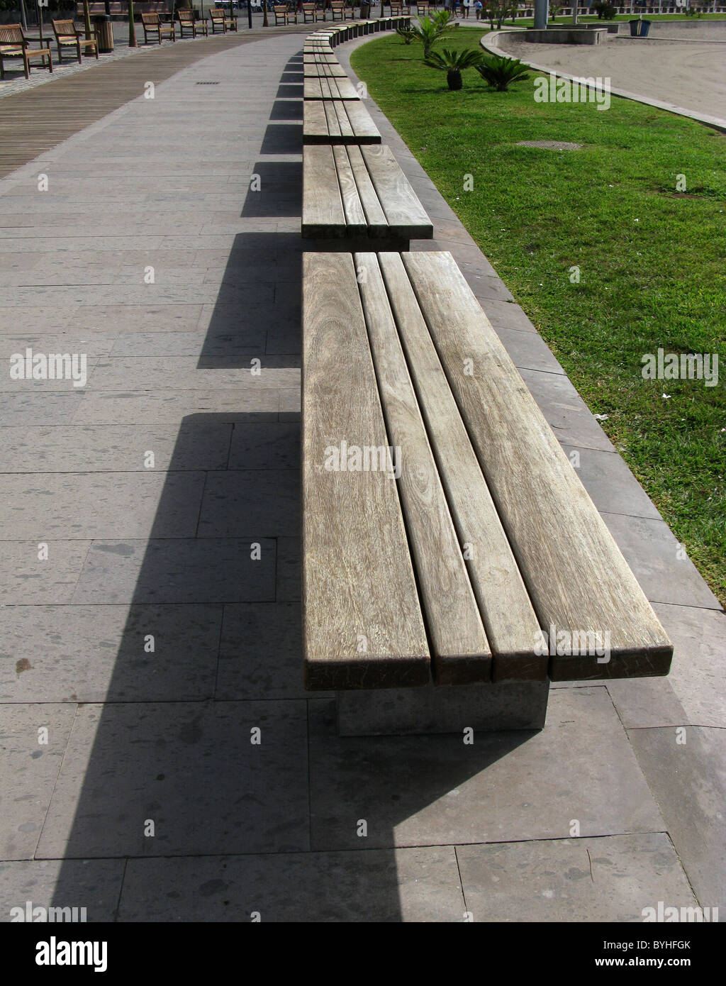 Fila di sedili in luogo pubblico Foto Stock