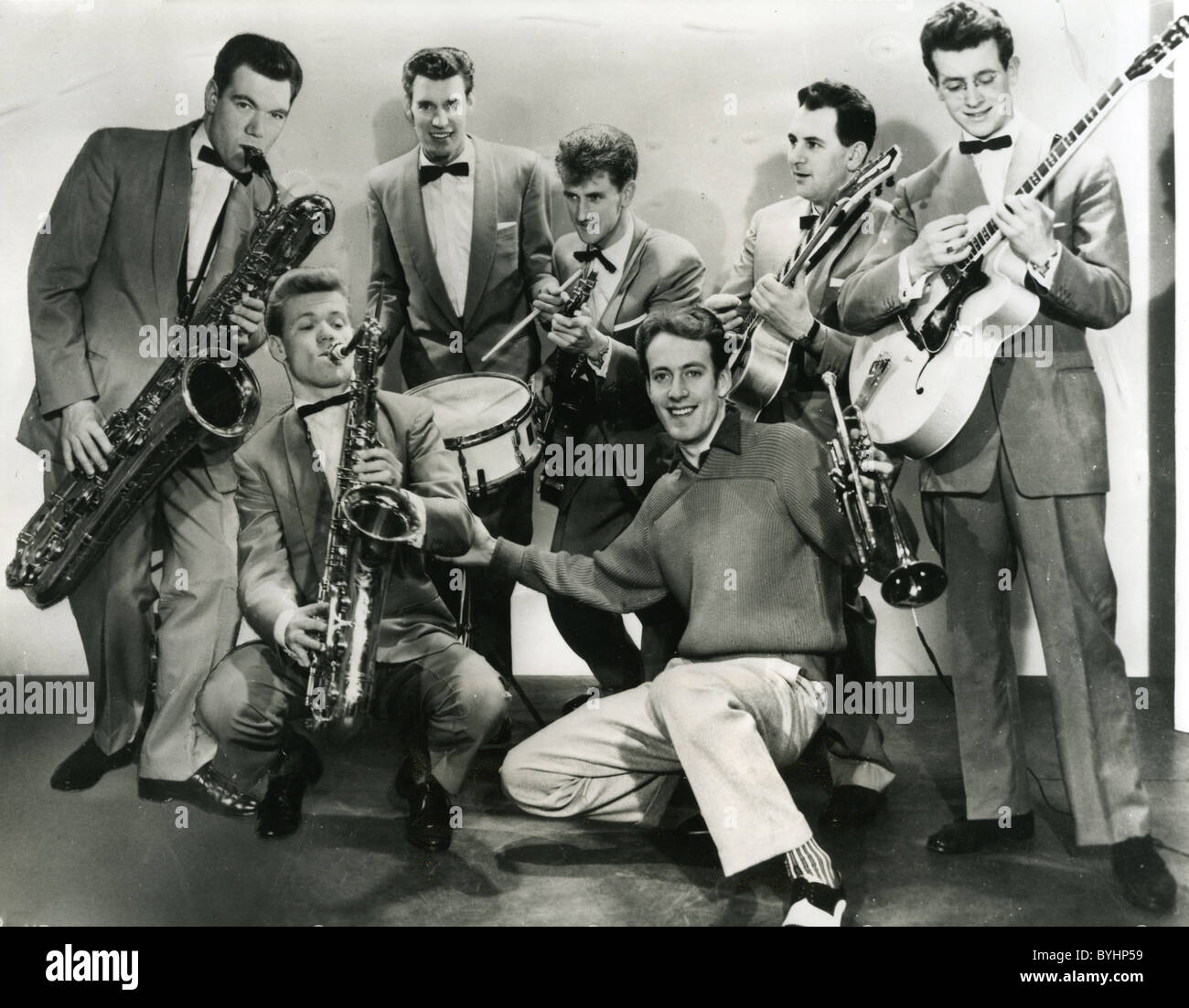 JOHN BARRY SETTE Film cliente compositore John Barry (pantaloni bianchi) con il suo gruppo pop circa 1958 Foto Stock