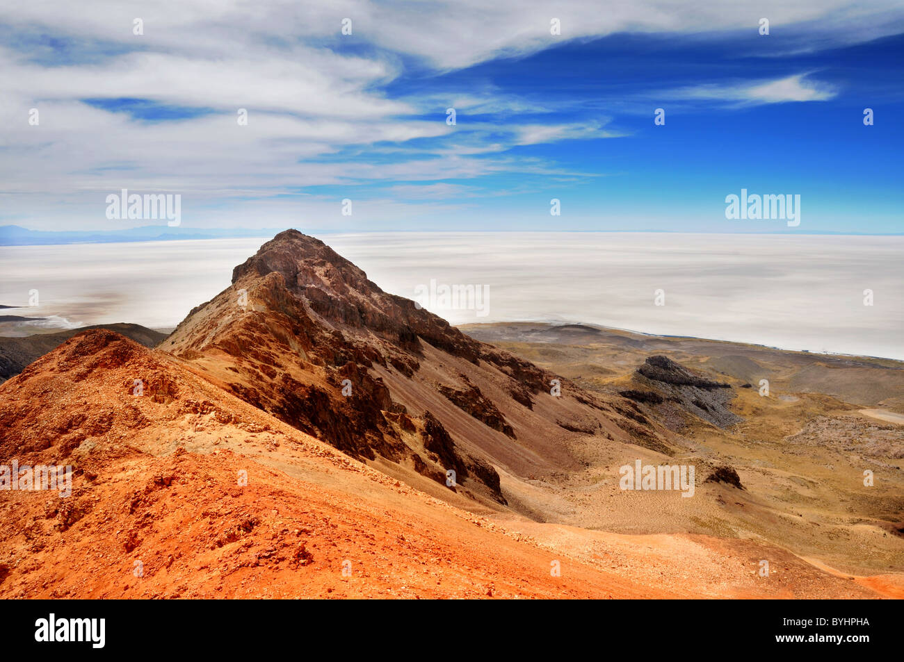 Vulcano Tunupa nel Salar de Uyuni in Bolivia Foto Stock