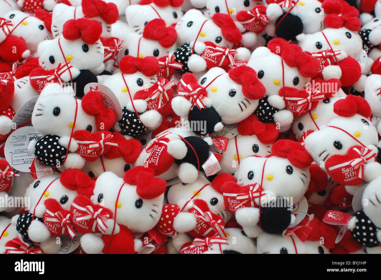 Un sacco di Hello Kitty peluche (Sanrio cinquantesimo anniversario Foto  stock - Alamy