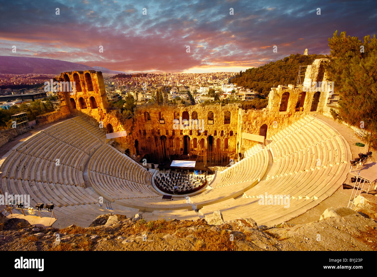 Odeon di Erode Attico, anfiteatro sulle pendici dell'Acropoli di Atene in Grecia Foto Stock