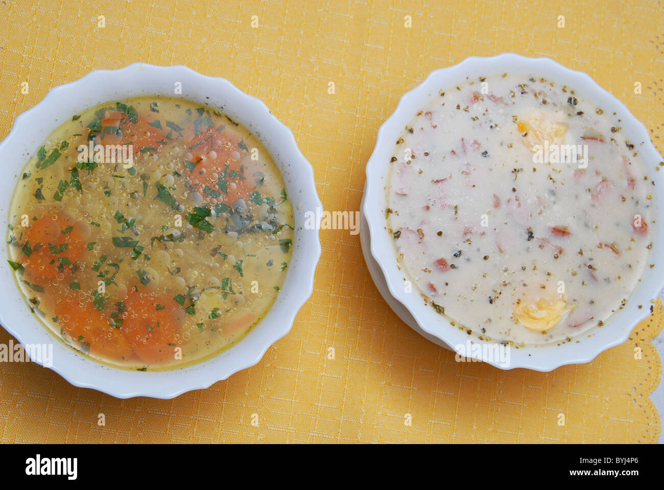 Il brodo, la zuppa di pollo con tagliatelle e polacco sour zuppa di segale Foto Stock