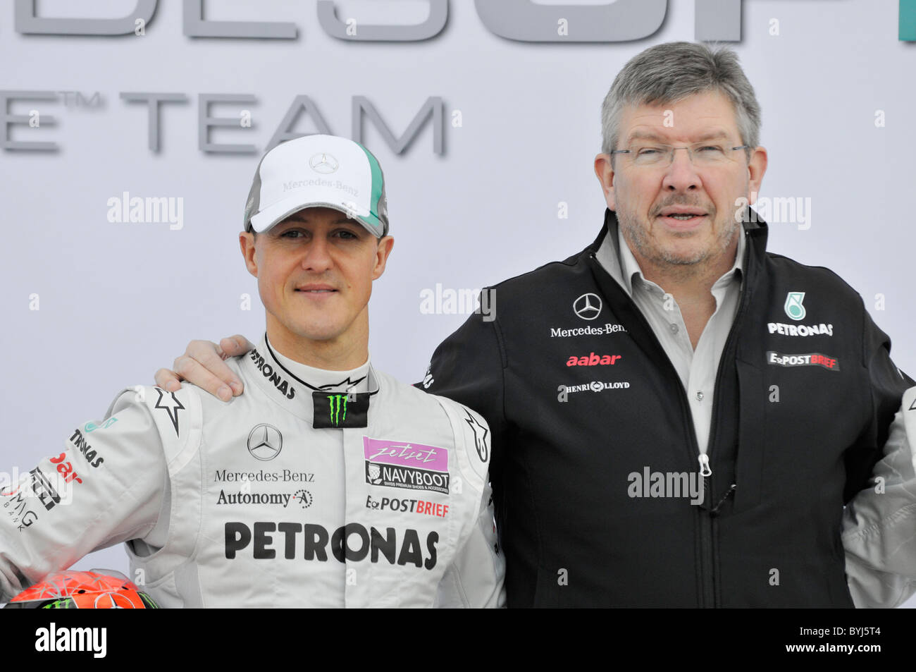 Driver Michael Schumacher (GER,a sinistra) e Ross Brawn (GBR), team principal e co-proprietario, sia la Mercedes GP team di Formula Uno Foto Stock