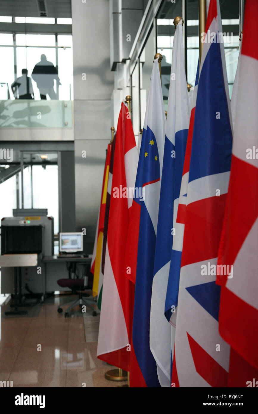 L'entrata principale dell'agenzia europea Frontex con un controllo di sicurezza, Varsavia, Polonia Foto Stock