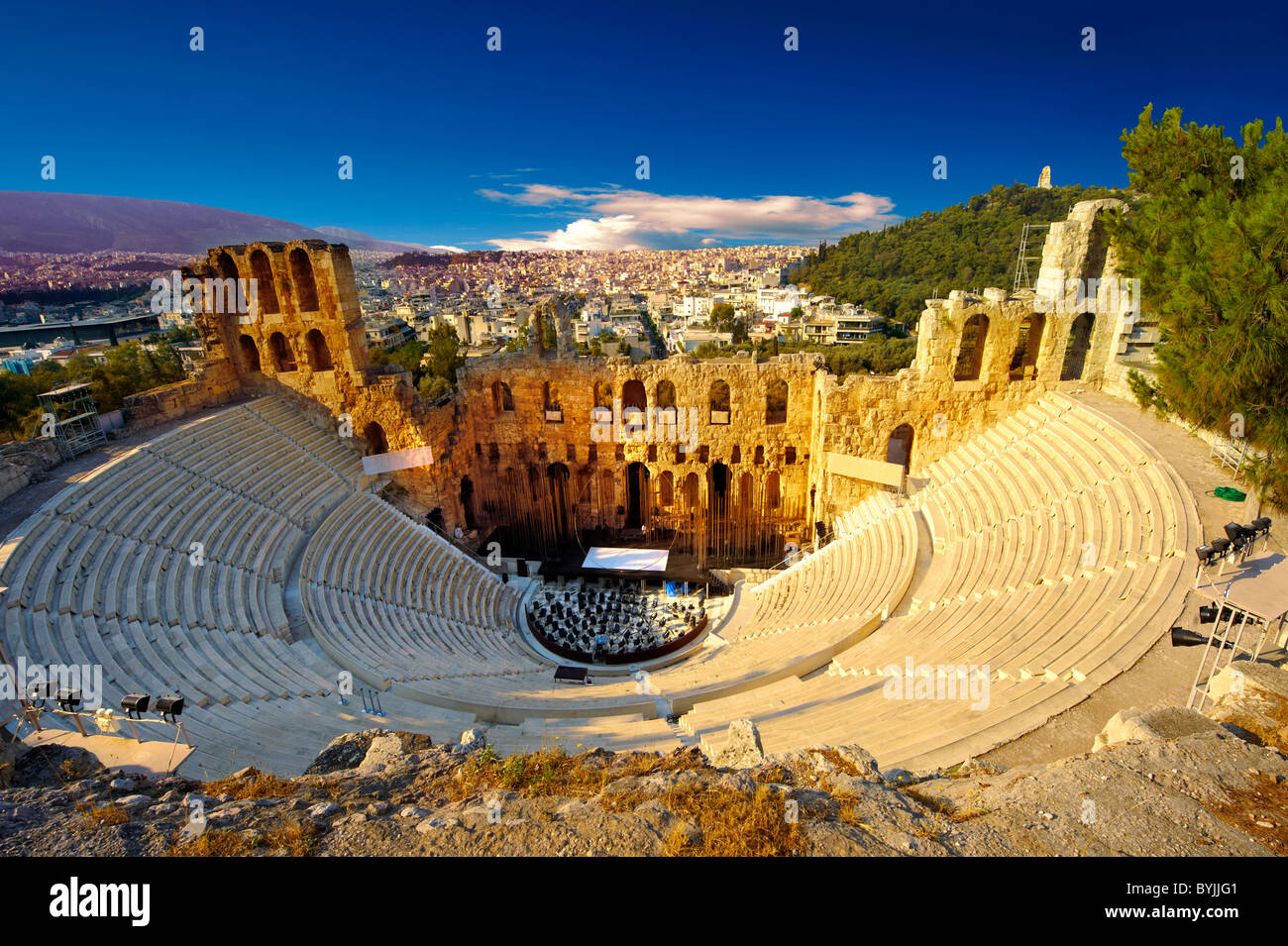 Odeon di Erode Attico, anfiteatro sulle pendici dell'Acropoli di Atene in Grecia Foto Stock