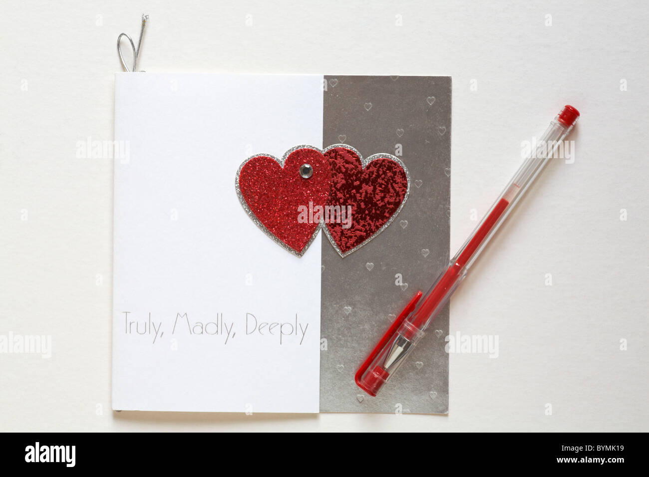 Veramente, pazzo, profondamente Valentine card con penna sempre pronti a scrivere per il giorno di San Valentino Foto Stock