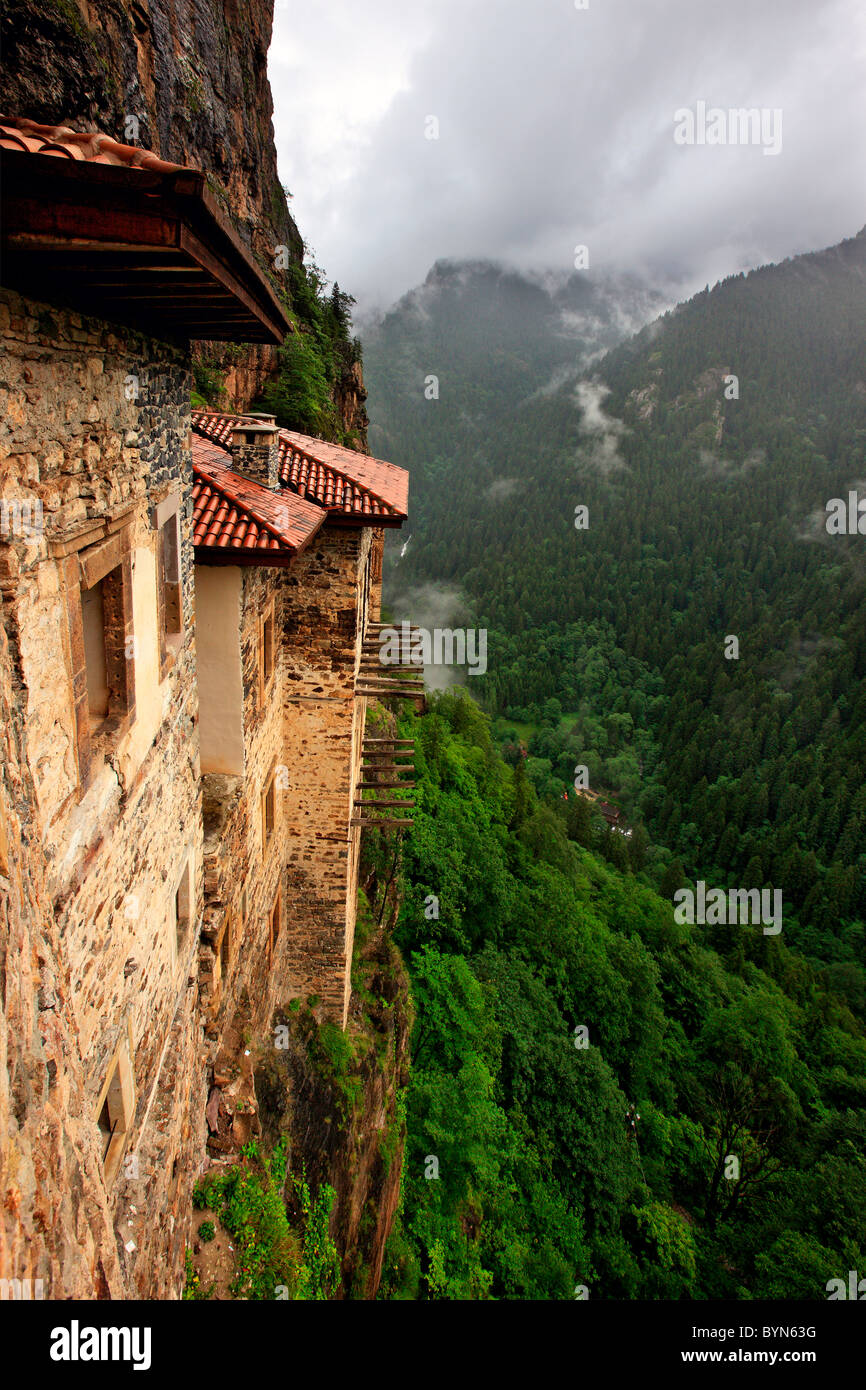 Vista della valle Altindere, attraverso una finestra nel monastero di Sumela, Trabzon provincia, regione del Mar Nero e la Turchia. Foto Stock