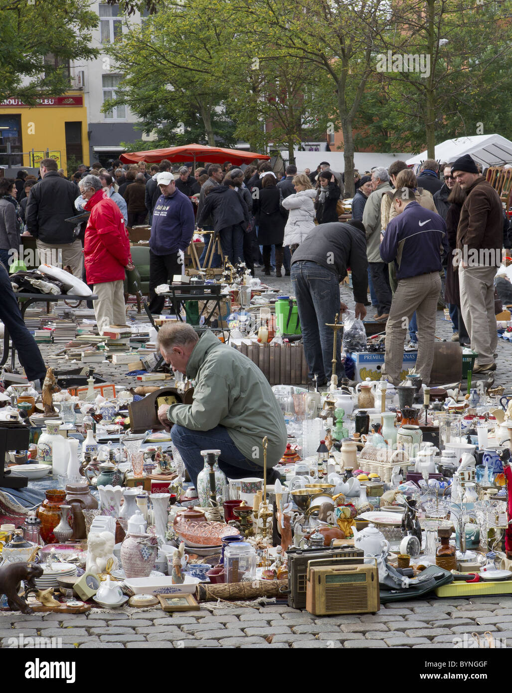 Brocante street market bric-a-brac antique flea marche aux puces Foto Stock