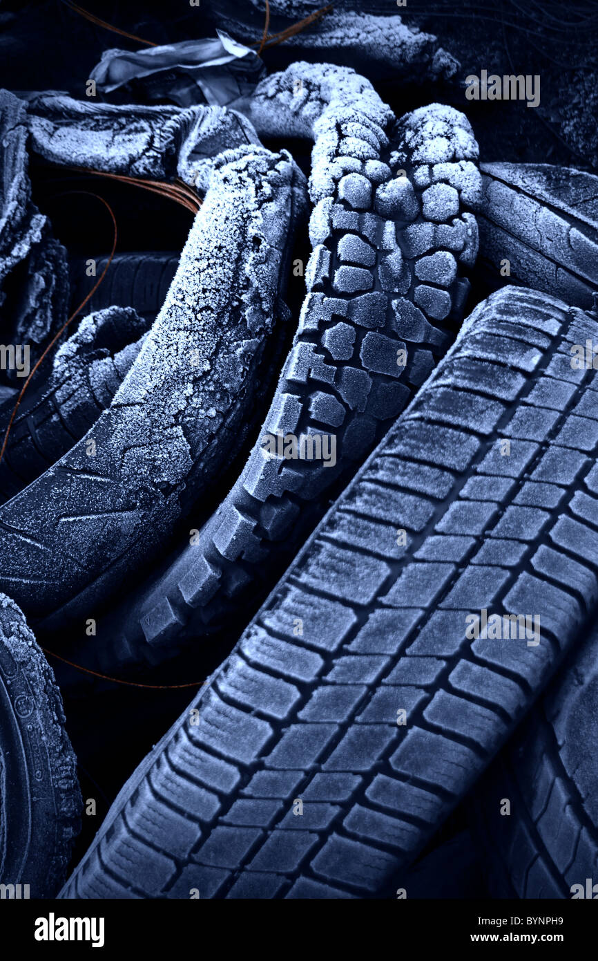 Dettaglio astratta del pneumatico in gomma nel gelo Foto Stock