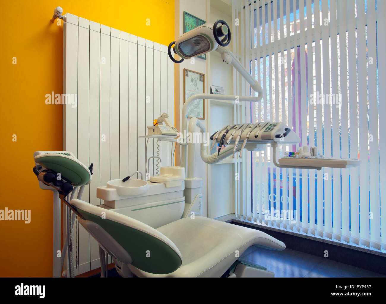 Interno di una clinica dentale, semplice e moderno design minimale. Foto Stock