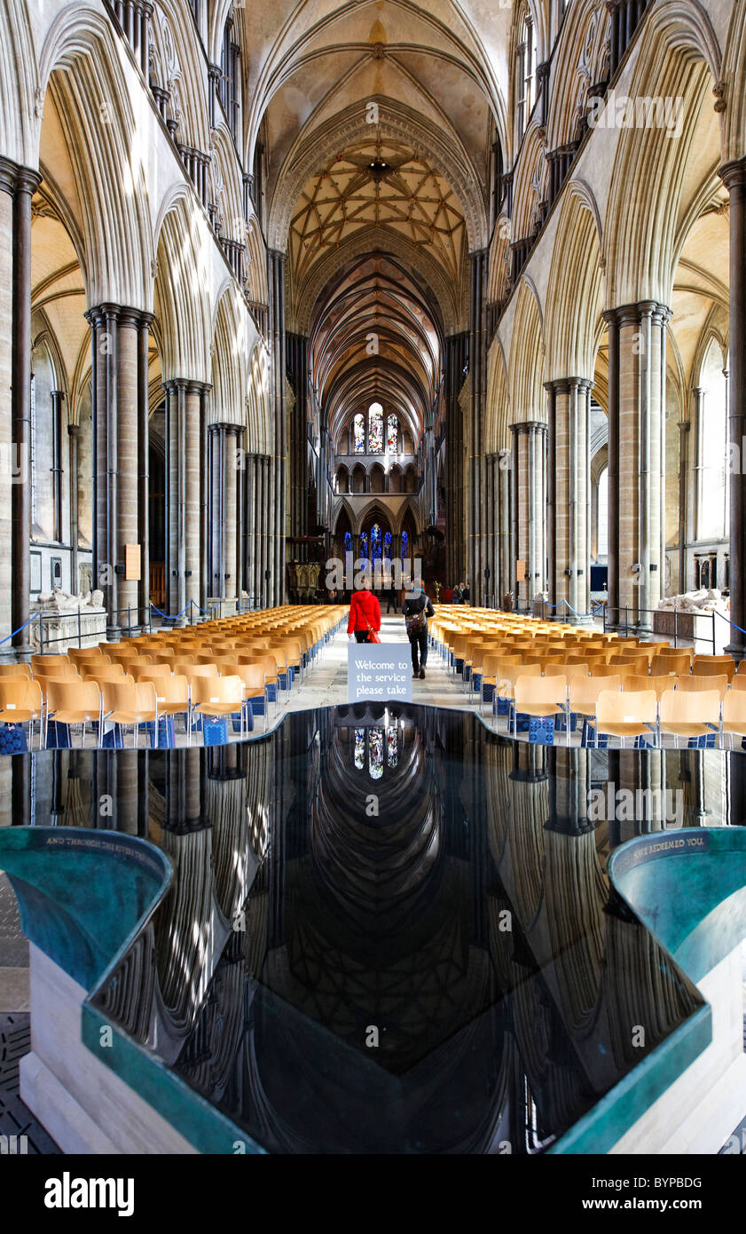 Interno della cattedrale di Salisbury, Salisbury, Wiltshire, Inghilterra Foto Stock