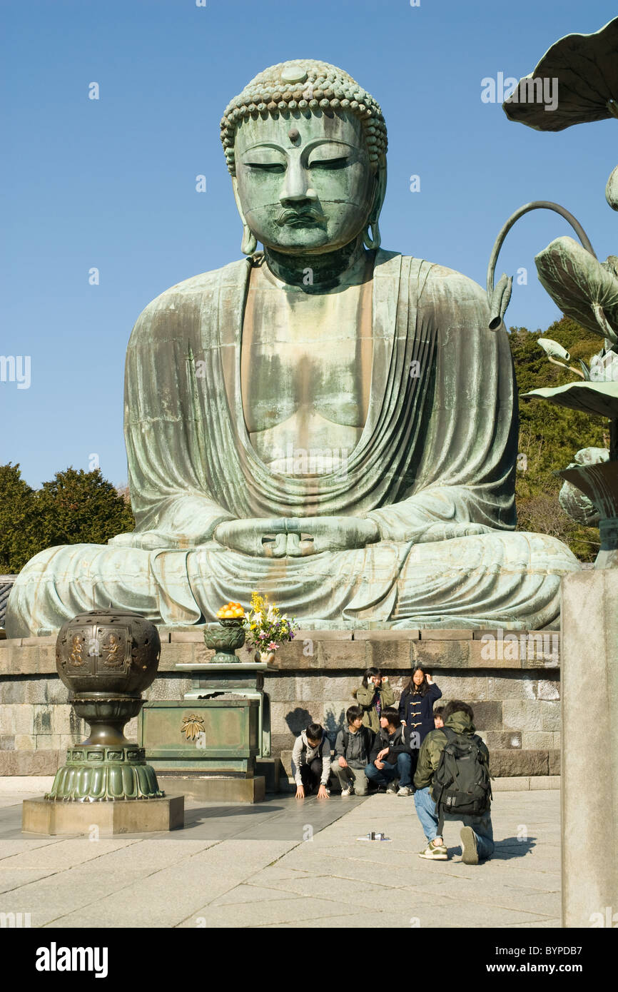 Amitābha Buddha in Kōtoku-高徳院 in un tempio buddista del Jōdo shū setta nella città di Kamakura Foto Stock