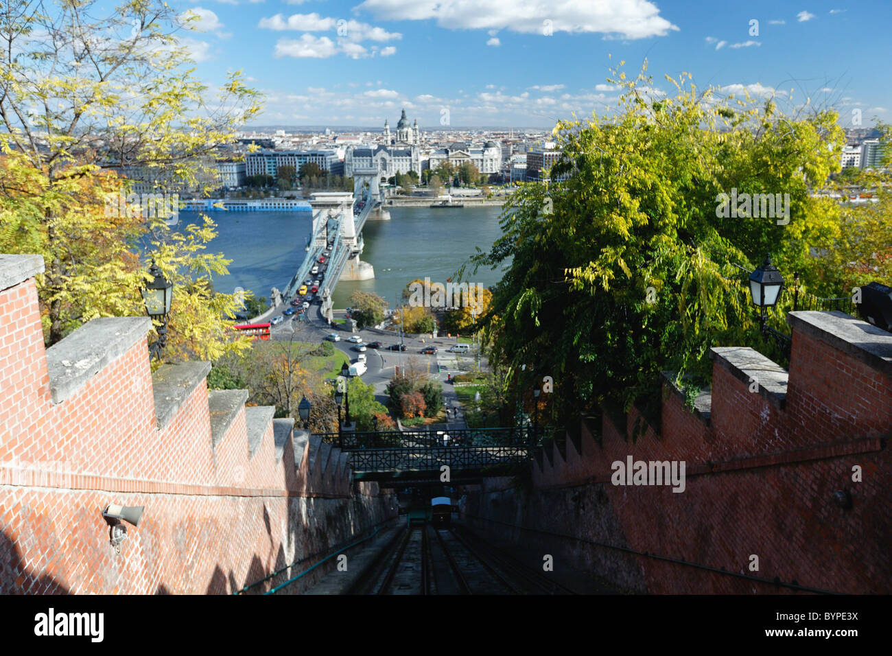 Angolo di Alta Vista di Budapest da Castle Hill Funicolare Foto Stock