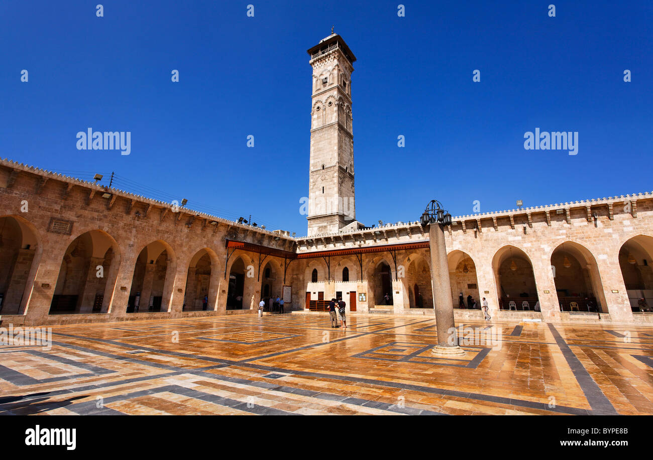 Il cortile della grande moschea di Aleppo, Siria Foto Stock